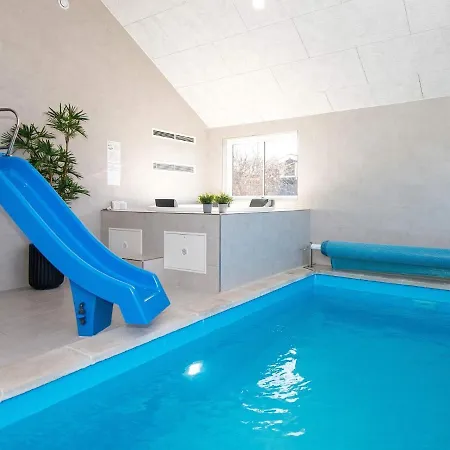 度假居 14 Person In