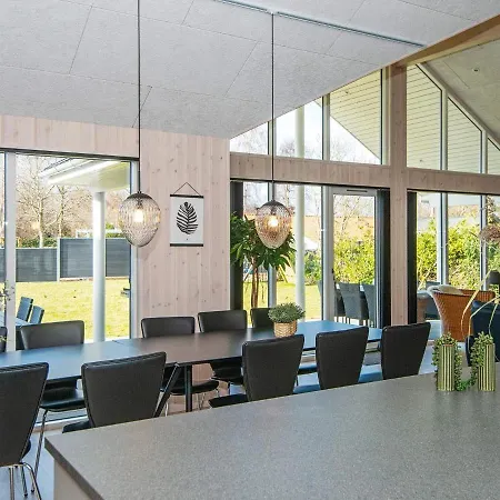 14 Person In 尤尔斯明讷