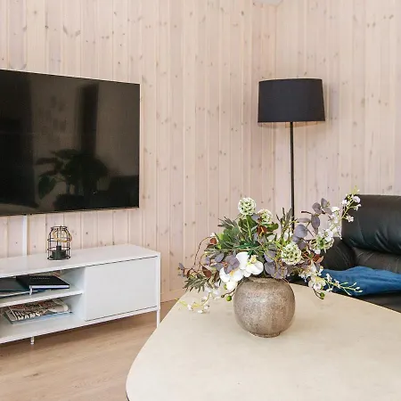 度假居 14 Person In *