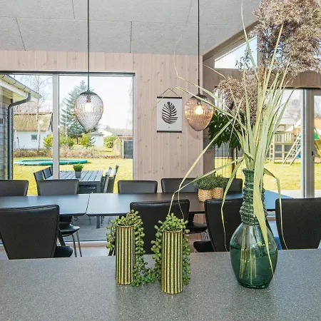 14 Person In * 尤尔斯明讷